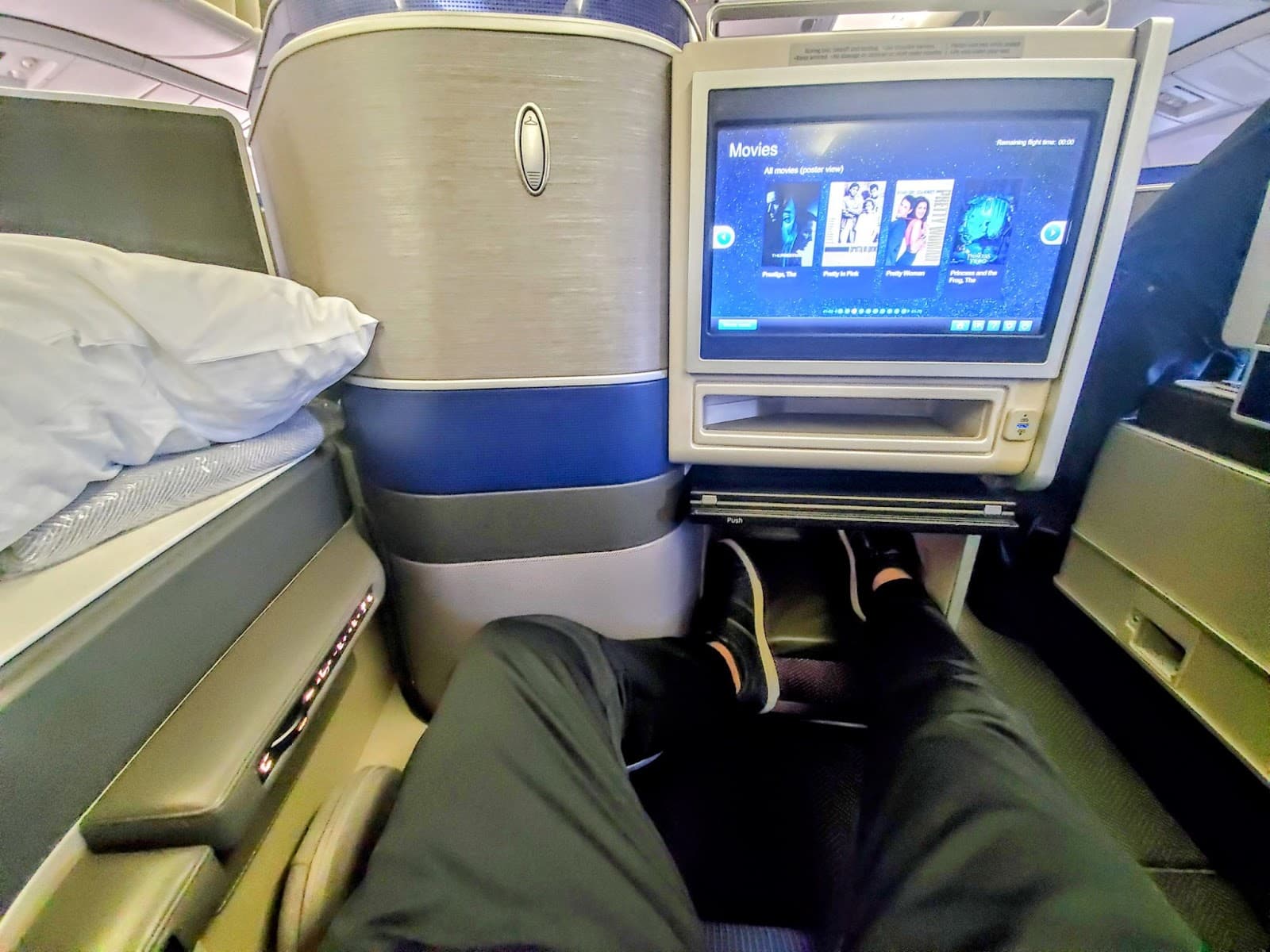 Featured image for United Polaris Business Class: What It’s Like and How to Fly for Less